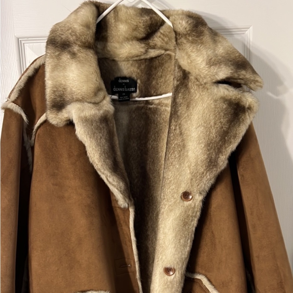 Women's beige Suede Coat Size 2x Never Been Worn, brand is Dennis basso